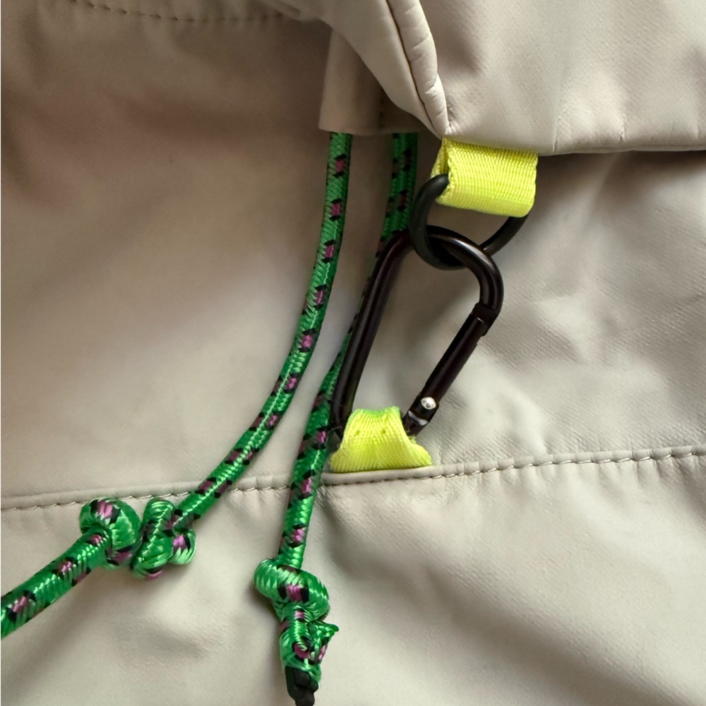 URBAN OUTFITTERS ripstop flap front backpack w/carabiner & bungee cord toggles - Picture 6 of 8